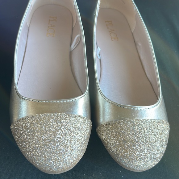 NEW The Children’s Place Gold and Glitter Slip on Ballet Type Shoes Size 13 - Picture 2 of 4